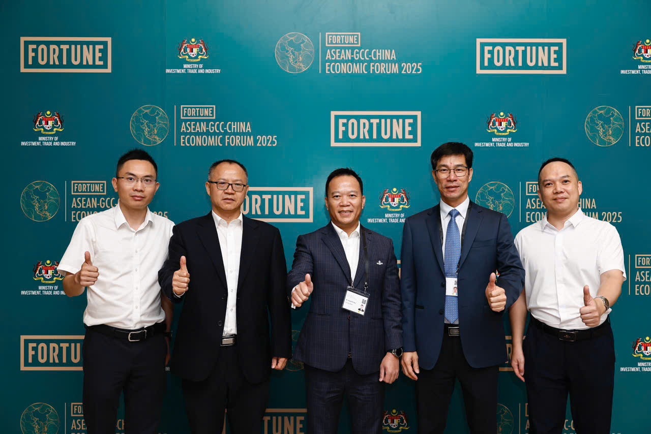 Mr.Tony Dinh and partners at the ASEAN-GCC Economic Forums in Kuala Lumpur